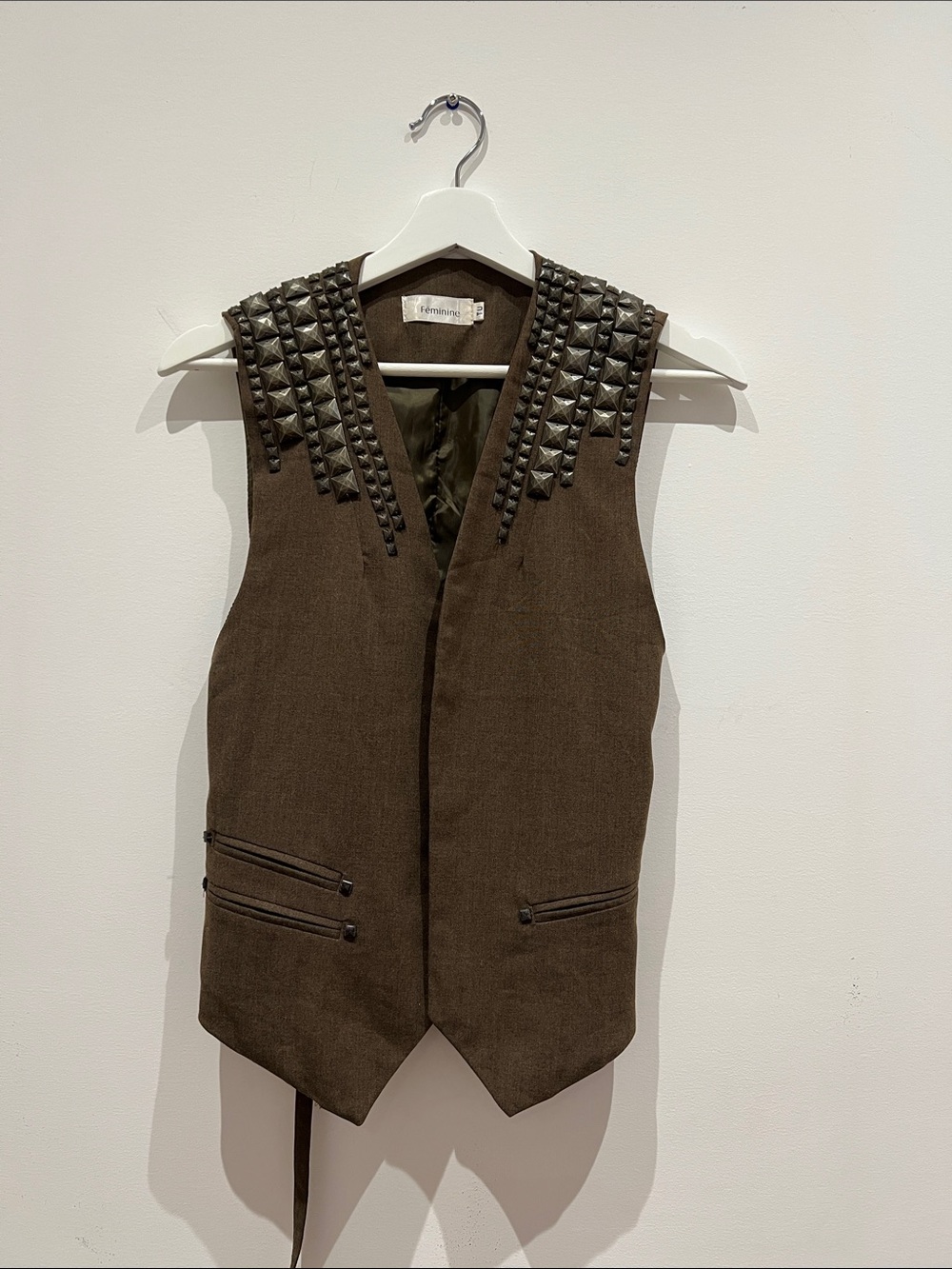 Women’s vest brown with stud accents